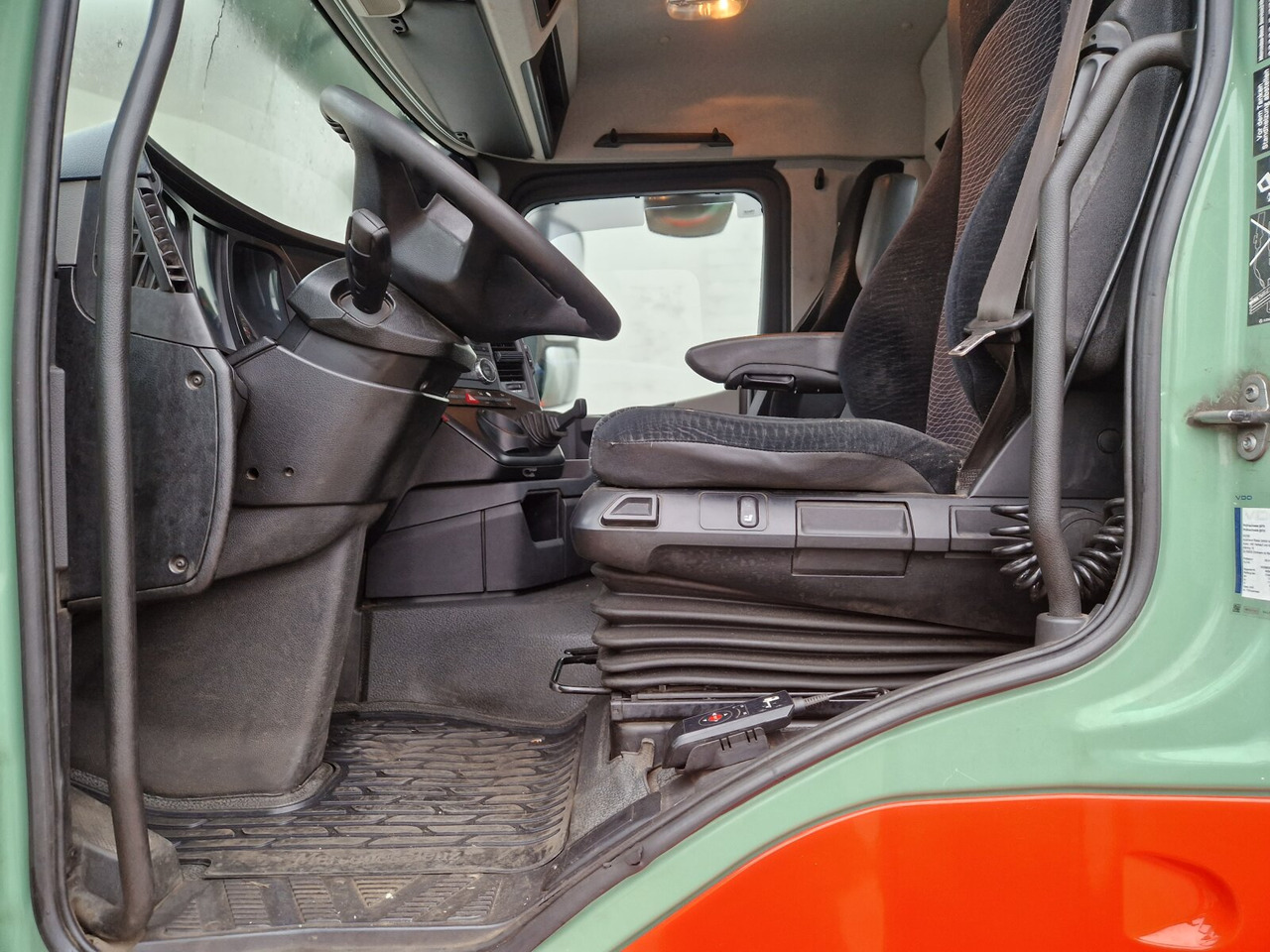 Interior photo 1: Mercedes-Benz Antos 1848 L 4x2 Antos 1848 L 4x2, Meiller AK 12 MTG Teleskop, Funk, Retarder, Klima, Standhzg., в лізинг Mercedes-Benz Antos 1848 L 4x2 Antos 1848 L 4x2, Meiller AK 12 MTG Teleskop, Funk, Retarder, Klima, Standhzg.,