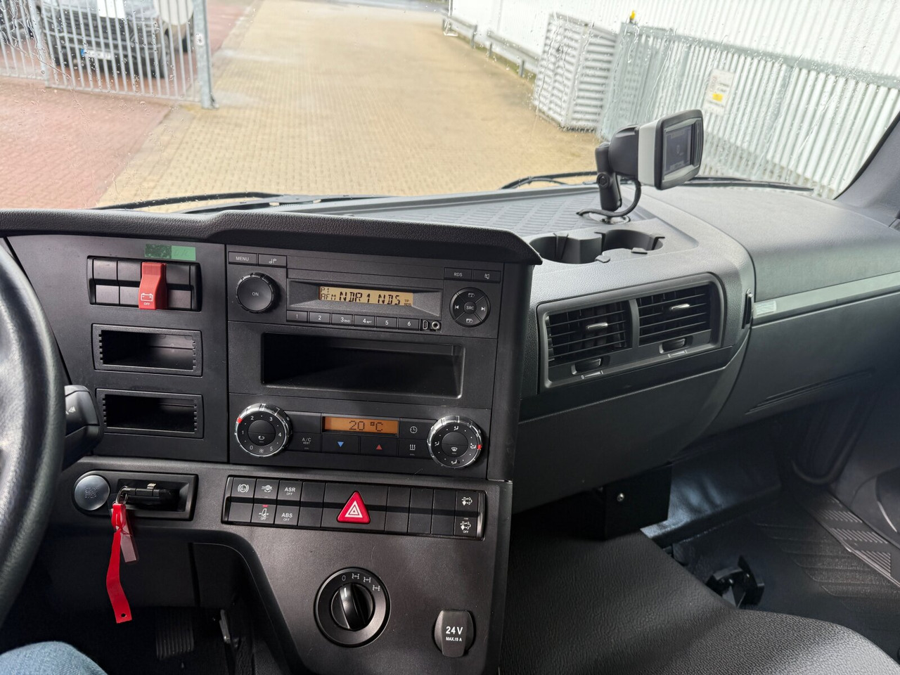 Mercedes-Benz Arocs 1827 A 4x4 Arocs 1827 A 4x4, Ex-! - Бортова вантажівка/ Платформа: фото 2 Mercedes-Benz Arocs 1827 A 4x4 Arocs 1827 A 4x4, Ex-! - Бортова вантажівка/ Платформа: фото 2