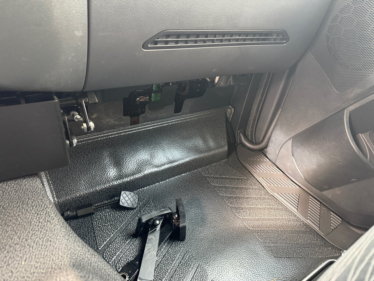 Mercedes-Benz Arocs 1827 A 4x4 Arocs 1827 A 4x4, Ex-! - Бортова вантажівка/ Платформа: фото 4 Mercedes-Benz Arocs 1827 A 4x4 Arocs 1827 A 4x4, Ex-! - Бортова вантажівка/ Платформа: фото 4