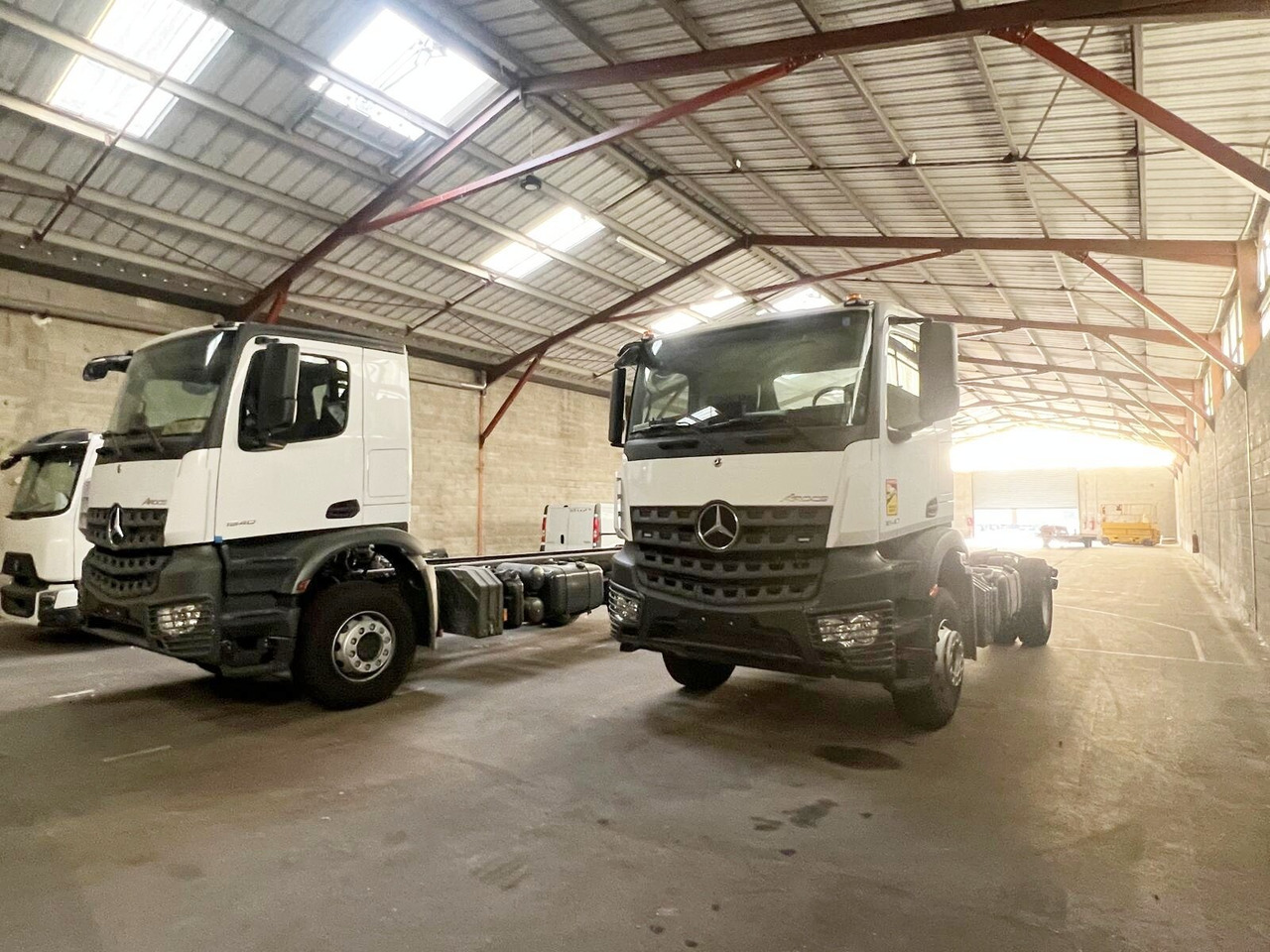 Mercedes-Benz Arocs 1840 K 4x2 Arocs 1840 K 4x2, MultimediaCockpit, 2x Nebenantrieb, NMV & Motorabtrieb - Вантажівка шасі: фото 1 Mercedes-Benz Arocs 1840 K 4x2 Arocs 1840 K 4x2, MultimediaCockpit, 2x Nebenantrieb, NMV & Motorabtrieb - Вантажівка шасі: фото 1
