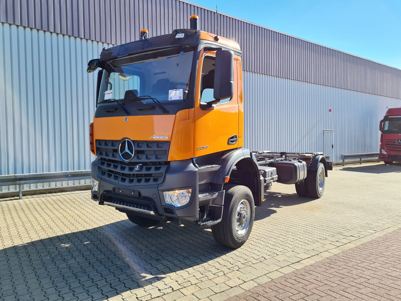 Mercedes-Benz Arocs 2033 A 4x4 Arocs 2033 A 4x4, Grounder, Motorabtrieb - Вантажівка шасі: фото 1 Mercedes-Benz Arocs 2033 A 4x4 Arocs 2033 A 4x4, Grounder, Motorabtrieb - Вантажівка шасі: фото 1