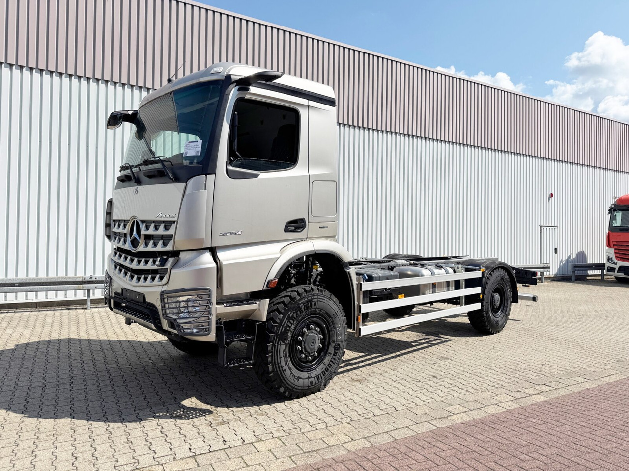 Mercedes-Benz Arocs 2053 A 4x4 Arocs 2053 A 4x4, Grounder, MirrorCam, Multimedia Cockpit, Navi - Вантажівка шасі: фото 1 Mercedes-Benz Arocs 2053 A 4x4 Arocs 2053 A 4x4, Grounder, MirrorCam, Multimedia Cockpit, Navi - Вантажівка шасі: фото 1