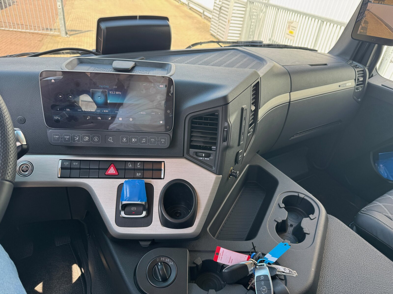 Mercedes-Benz Arocs 2053 A 4x4 Arocs 2053 A 4x4, Grounder, MirrorCam, Multimedia Cockpit, Navi - Вантажівка шасі: фото 3 Mercedes-Benz Arocs 2053 A 4x4 Arocs 2053 A 4x4, Grounder, MirrorCam, Multimedia Cockpit, Navi - Вантажівка шасі: фото 3