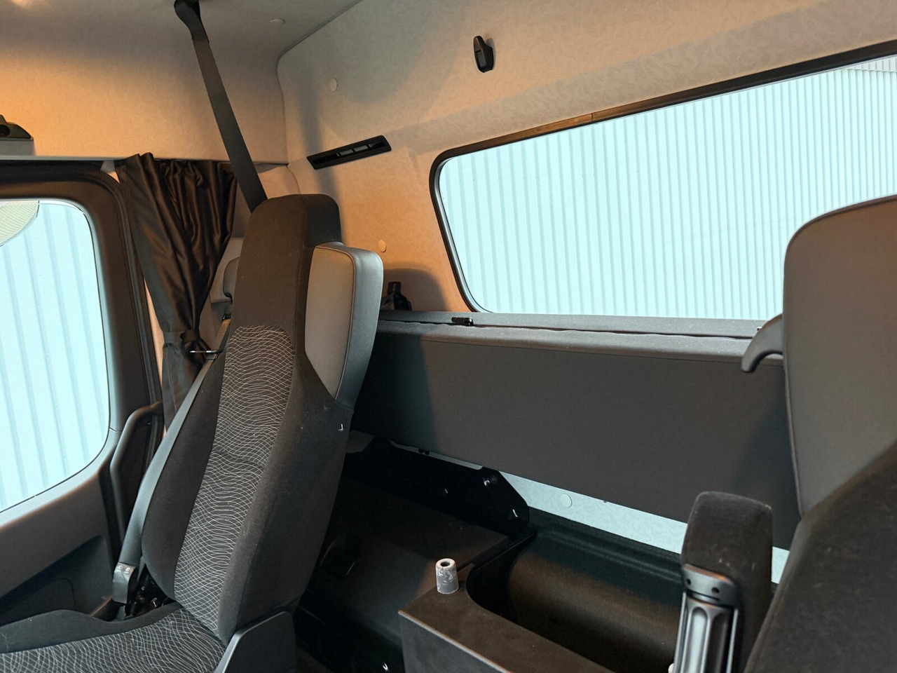 Mercedes-Benz Arocs 2542 L 6x2/4 Arocs 2542 L 6x2/4, Vorlauflenk-/liftachse, Navi, MultimediaCockpit - Вантажівка шасі: фото 5 Mercedes-Benz Arocs 2542 L 6x2/4 Arocs 2542 L 6x2/4, Vorlauflenk-/liftachse, Navi, MultimediaCockpit - Вантажівка шасі: фото 5