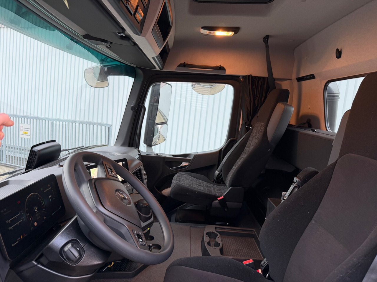 Mercedes-Benz Arocs 2542 L 6x2/4 Arocs 2542 L 6x2/4, Vorlauflenk-/liftachse, Navi, MultimediaCockpit - Вантажівка шасі: фото 2 Mercedes-Benz Arocs 2542 L 6x2/4 Arocs 2542 L 6x2/4, Vorlauflenk-/liftachse, Navi, MultimediaCockpit - Вантажівка шасі: фото 2