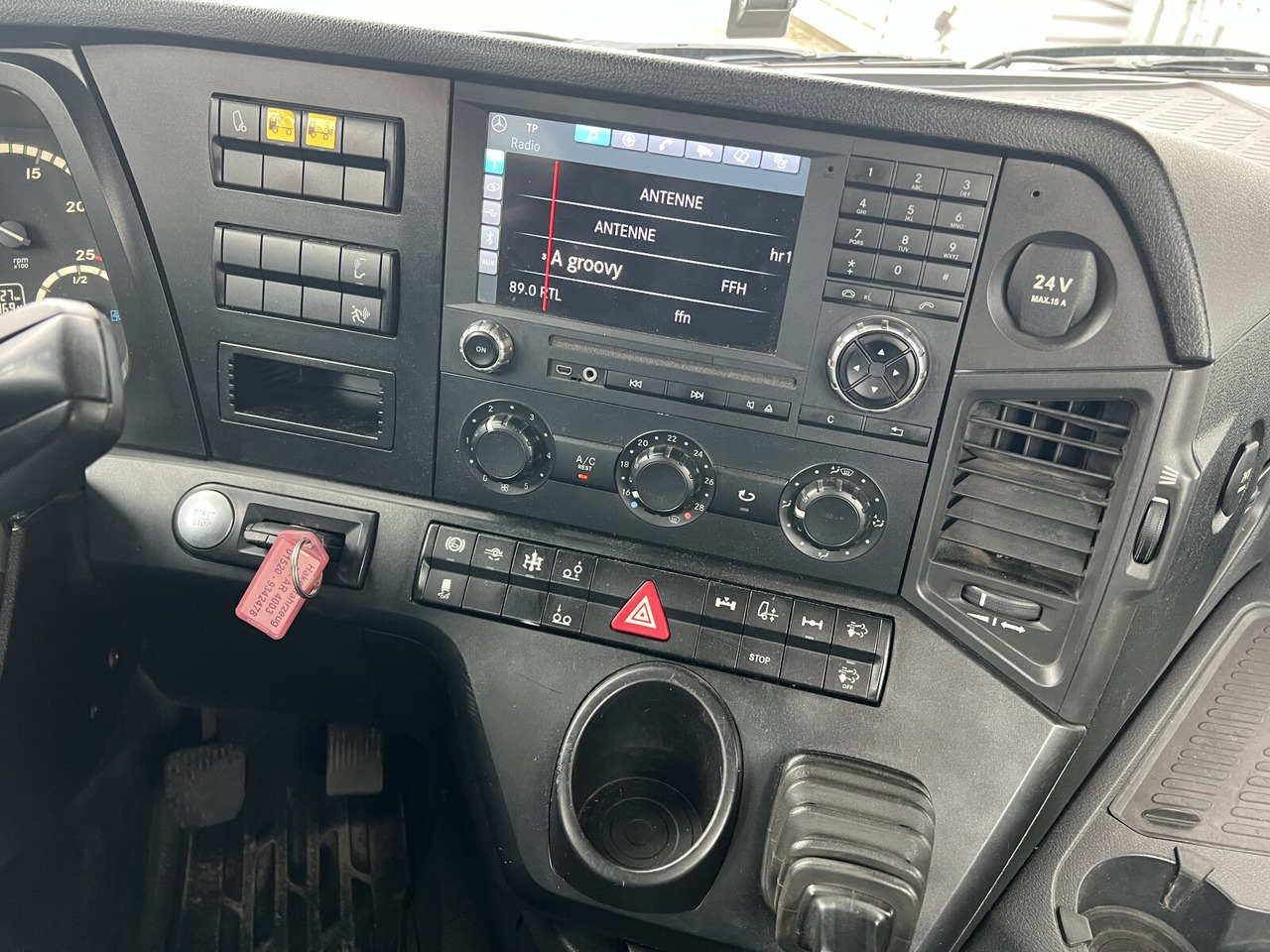 Mercedes-Benz Arocs 2552 L 6x2 Arocs 2552 L 6x2, Lenk-/Liftachse 3x Vorhanden! - Гаковий мультиліфт вантажівка: фото 4 Mercedes-Benz Arocs 2552 L 6x2 Arocs 2552 L 6x2, Lenk-/Liftachse 3x Vorhanden! - Гаковий мультиліфт вантажівка: фото 4