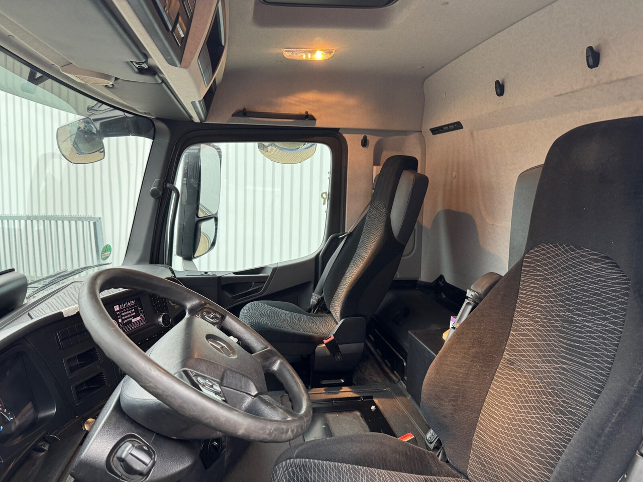 Mercedes-Benz Arocs 2642 6x4 Arocs 2642 6x4 mit Heckkran Atlas AK 186.3 V-2 - Вантажівка з маніпулятором, Бортова вантажівка/ Платформа: фото 4 Mercedes-Benz Arocs 2642 6x4 Arocs 2642 6x4 mit Heckkran Atlas AK 186.3 V-2 - Вантажівка з маніпулятором, Бортова вантажівка/ Платформа: фото 4
