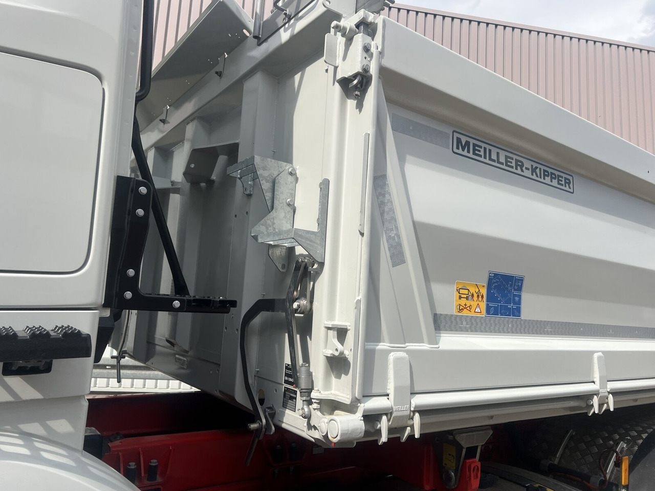 Mercedes-Benz Arocs 2651 LK 6x4 Arocs 2651 LK 6x4, Retarder, MultimediaCockpit, Navi - Самоскид вантажівка: фото 3 Mercedes-Benz Arocs 2651 LK 6x4 Arocs 2651 LK 6x4, Retarder, MultimediaCockpit, Navi - Самоскид вантажівка: фото 3