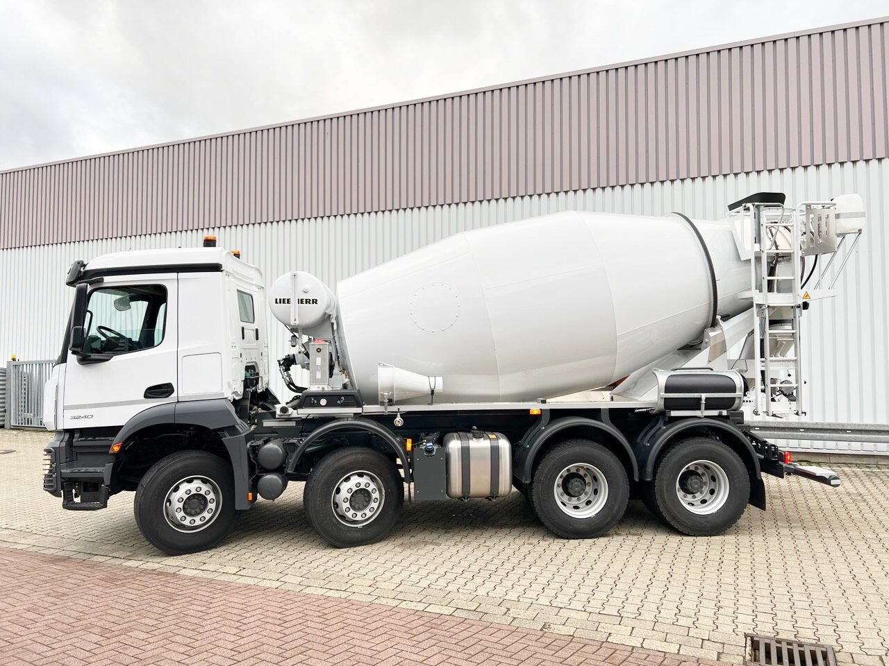 Mercedes-Benz Arocs 3240 B 8x4/4 Arocs 3240 B 8x4/4, Liebherr HTM 905 Mischer ca. 9m³, Multimedia Cockpit, Navi - Автобетонозмішувач: фото 2 Mercedes-Benz Arocs 3240 B 8x4/4 Arocs 3240 B 8x4/4, Liebherr HTM 905 Mischer ca. 9m³, Multimedia Cockpit, Navi - Автобетонозмішувач: фото 2