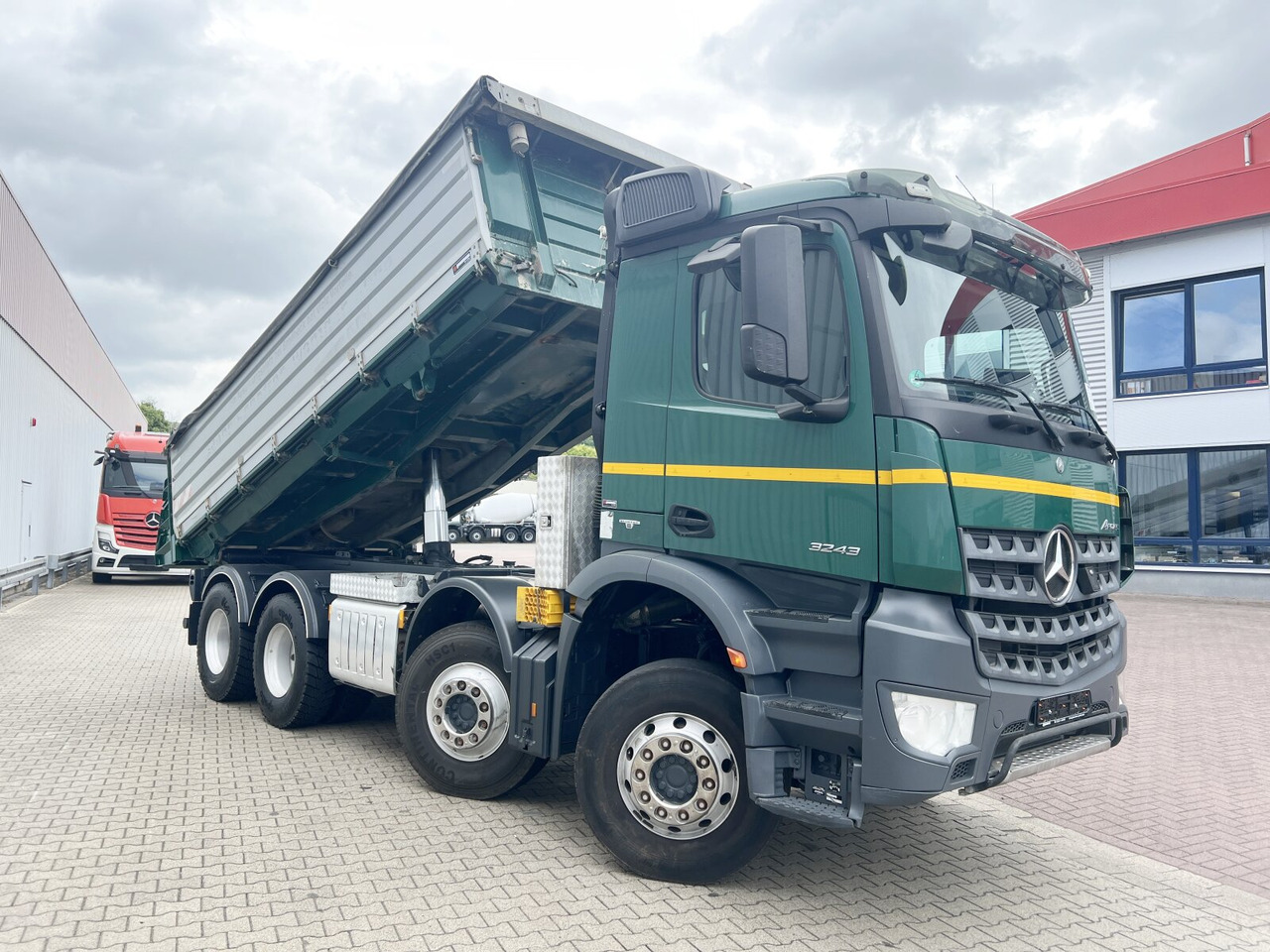 Самоскид вантажівка Mercedes-Benz Arocs 3243 K 8x4 Arocs 3243 K 8x4, Ressenig Thermo Alukipper 3-S: фото 8 Самоскид вантажівка Mercedes-Benz Arocs 3243 K 8x4 Arocs 3243 K 8x4, Ressenig Thermo Alukipper 3-S: фото 8