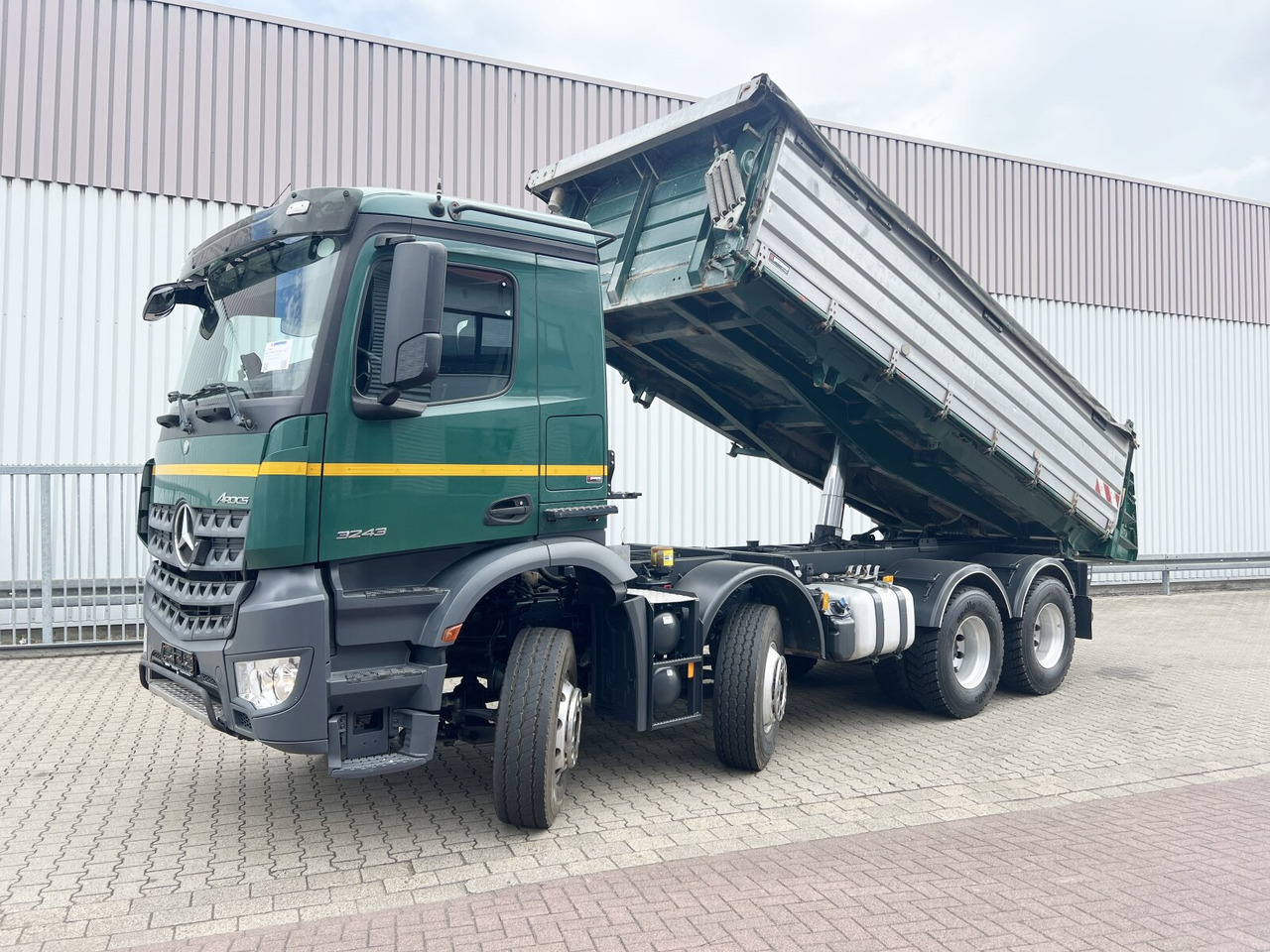 Mercedes-Benz Arocs 3243 K 8x4 Arocs 3243 K 8x4, Ressenig Thermo Alukipper 3-S - Самоскид вантажівка: фото 1 Mercedes-Benz Arocs 3243 K 8x4 Arocs 3243 K 8x4, Ressenig Thermo Alukipper 3-S - Самоскид вантажівка: фото 1