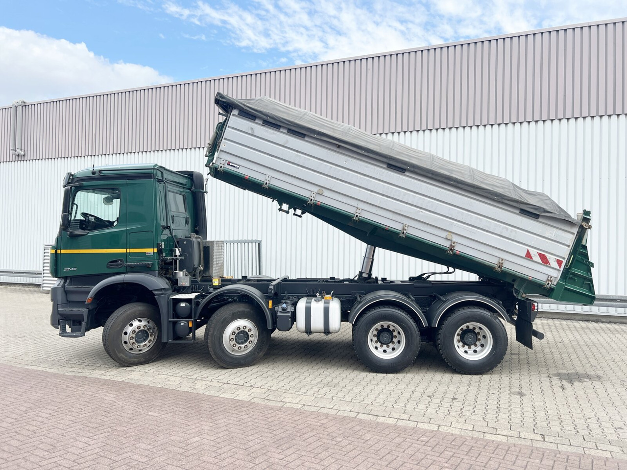Самоскид вантажівка Mercedes-Benz Arocs 3243 K 8x4 Arocs 3243 K 8x4, Ressenig Thermo Alukipper 3-S: фото 12 Самоскид вантажівка Mercedes-Benz Arocs 3243 K 8x4 Arocs 3243 K 8x4, Ressenig Thermo Alukipper 3-S: фото 12