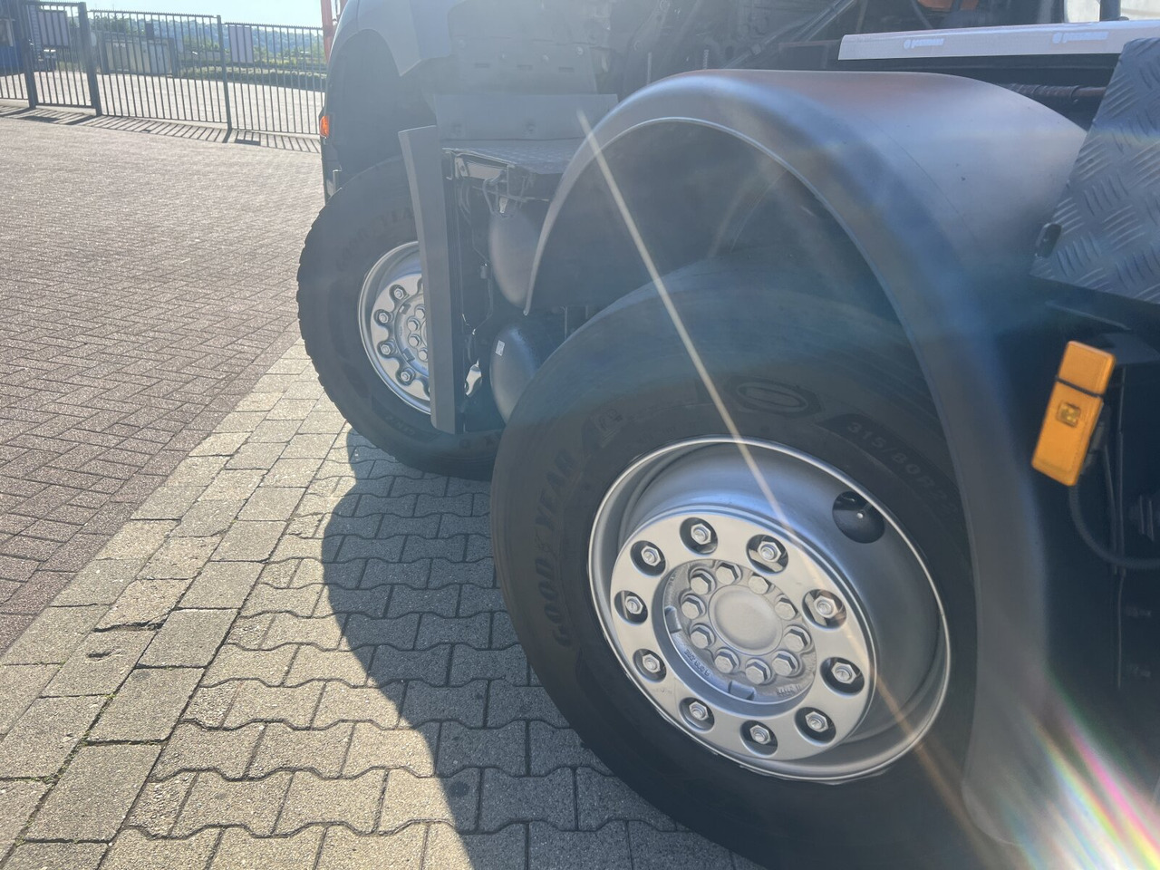 Mercedes-Benz Arocs 3243 LK 8x4/4 Arocs 3243 LK 8x4/4, Motorabtrieb - Гаковий мультиліфт вантажівка: фото 2 Mercedes-Benz Arocs 3243 LK 8x4/4 Arocs 3243 LK 8x4/4, Motorabtrieb - Гаковий мультиліфт вантажівка: фото 2