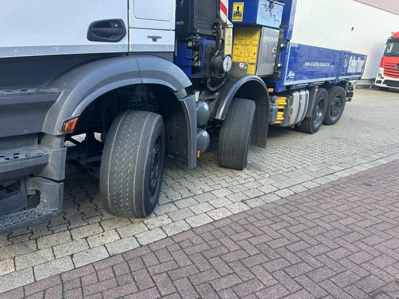 Mercedes-Benz Arocs 3245 L 8x2/6 Arocs 3245 L 8x2/6, Kran Fassi F 545 RA 2.26 XE, Jib, Funk, 29,7 m - 400 kg - Вантажівка з маніпулятором, Бортова вантажівка/ Платформа: фото 2 Mercedes-Benz Arocs 3245 L 8x2/6 Arocs 3245 L 8x2/6, Kran Fassi F 545 RA 2.26 XE, Jib, Funk, 29,7 m - 400 kg - Вантажівка з маніпулятором, Бортова вантажівка/ Платформа: фото 2