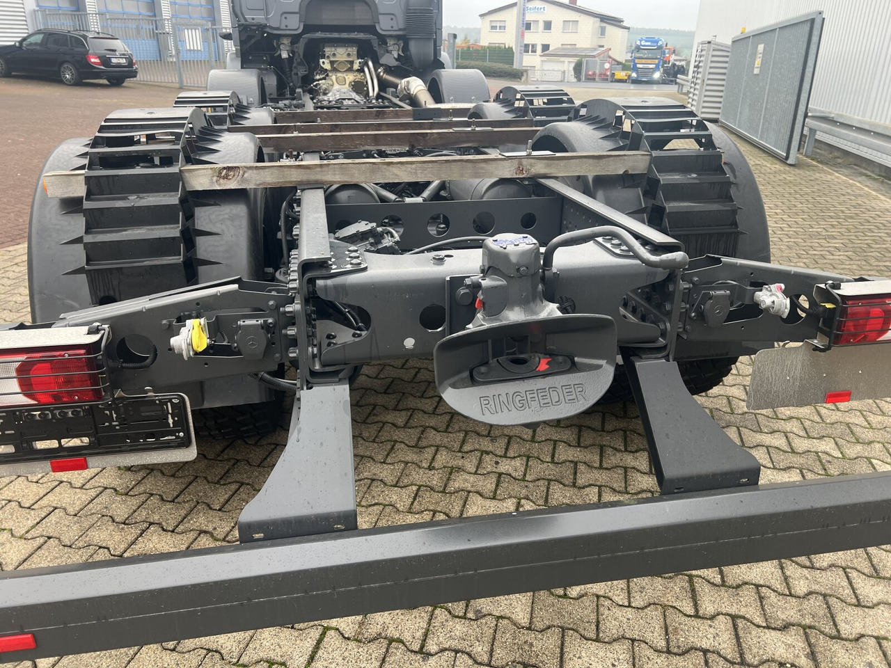 Mercedes-Benz Arocs 3251 L 8x4/4 Arocs 3251 L 8x4/4, Motorabtrieb - Гаковий мультиліфт вантажівка: фото 5 Mercedes-Benz Arocs 3251 L 8x4/4 Arocs 3251 L 8x4/4, Motorabtrieb - Гаковий мультиліфт вантажівка: фото 5