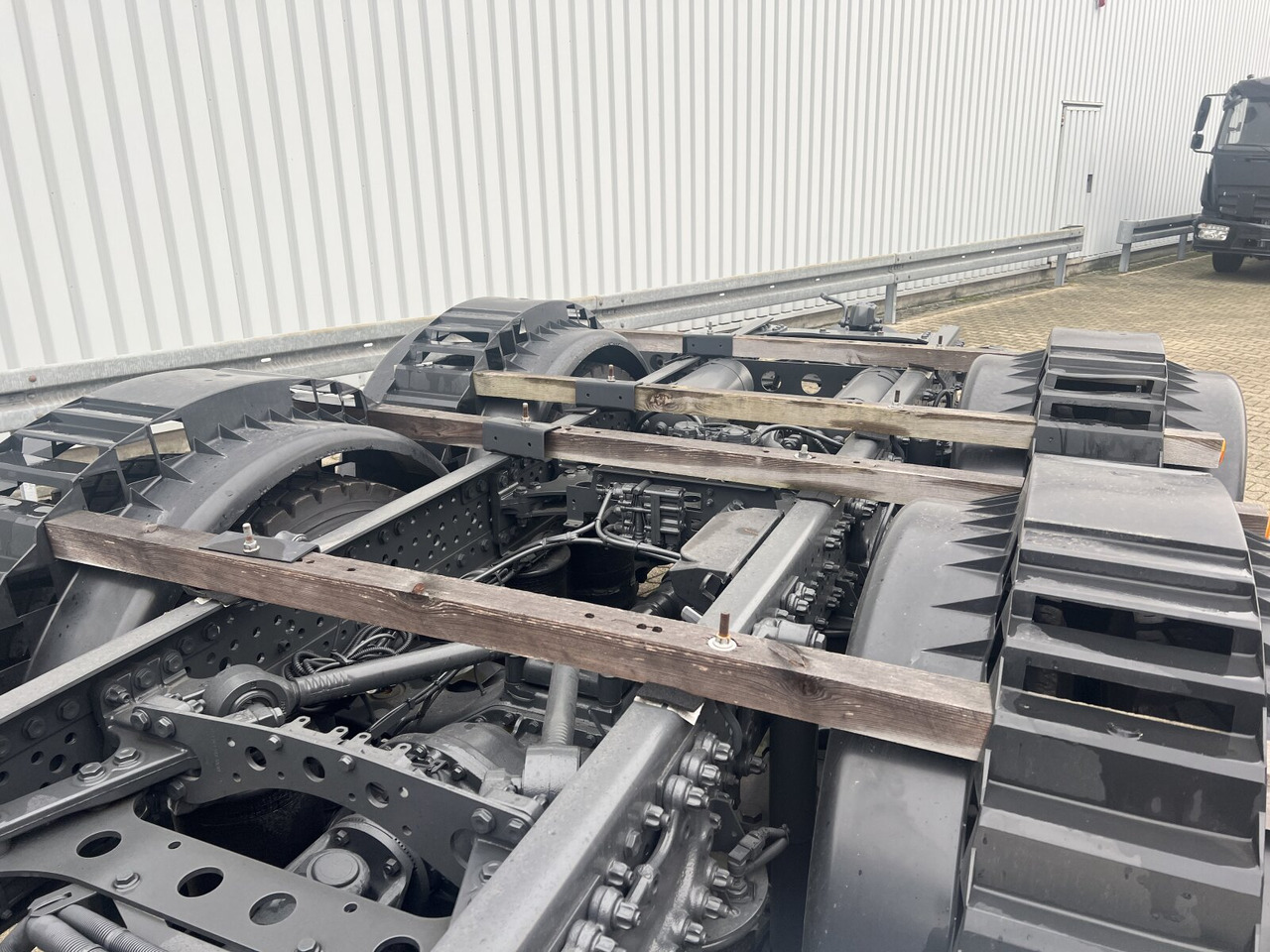 Mercedes-Benz Arocs 3251 L 8x4/4 Arocs 3251 L 8x4/4, Motorabtrieb - Гаковий мультиліфт вантажівка: фото 4 Mercedes-Benz Arocs 3251 L 8x4/4 Arocs 3251 L 8x4/4, Motorabtrieb - Гаковий мультиліфт вантажівка: фото 4