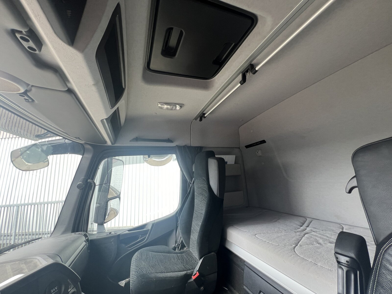 Mercedes-Benz Arocs 3253 K 8x4/4 Arocs 3253 K 8x4/4, Retarder, Motorabtrieb - Гаковий мультиліфт вантажівка: фото 5 Mercedes-Benz Arocs 3253 K 8x4/4 Arocs 3253 K 8x4/4, Retarder, Motorabtrieb - Гаковий мультиліфт вантажівка: фото 5