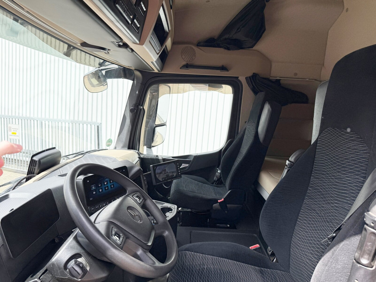 Mercedes-Benz Arocs 3351 6x4 Arocs 3351 6x4, Grounder, Retarder, Multimedia Cockpit, StreamSpace - Гаковий мультиліфт вантажівка: фото 2 Mercedes-Benz Arocs 3351 6x4 Arocs 3351 6x4, Grounder, Retarder, Multimedia Cockpit, StreamSpace - Гаковий мультиліфт вантажівка: фото 2