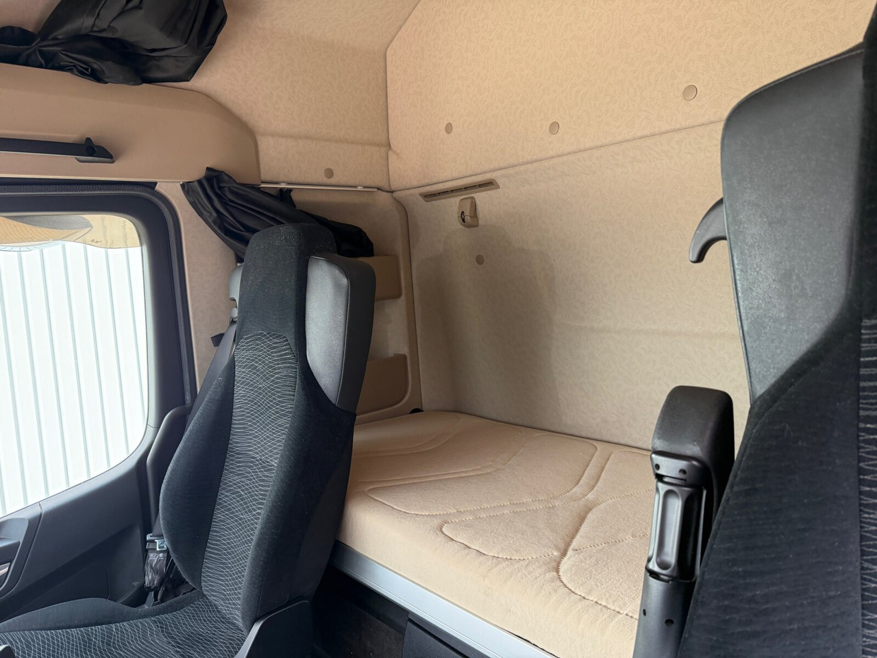 Mercedes-Benz Arocs 3351 6x4 Arocs 3351 6x4, Grounder, Retarder, Multimedia Cockpit, StreamSpace - Гаковий мультиліфт вантажівка: фото 5 Mercedes-Benz Arocs 3351 6x4 Arocs 3351 6x4, Grounder, Retarder, Multimedia Cockpit, StreamSpace - Гаковий мультиліфт вантажівка: фото 5