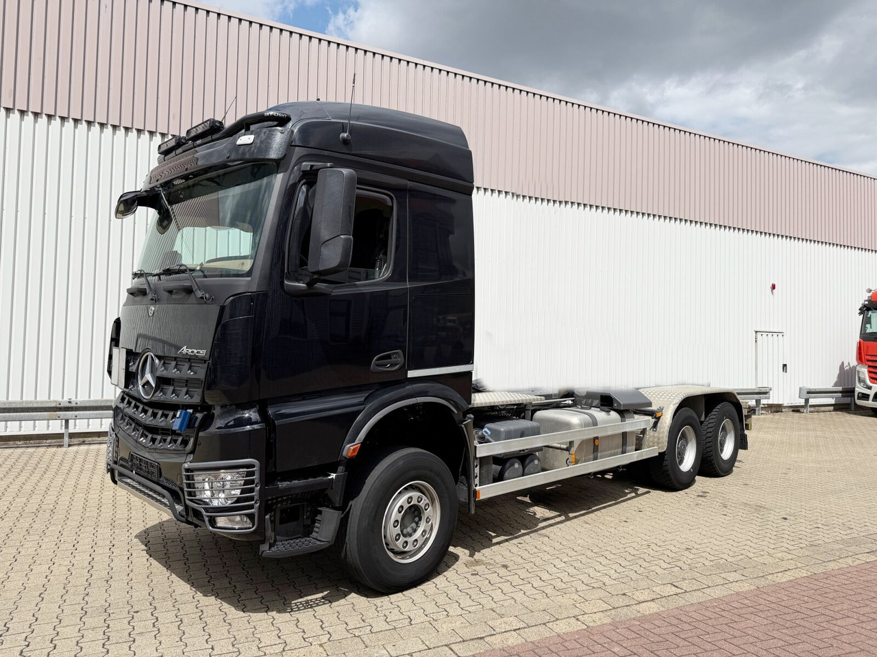 Mercedes-Benz Arocs 3351 6x4 Arocs 3351 6x4, Grounder, Retarder, Multimedia Cockpit, StreamSpace - Вантажівка шасі: фото 1 Mercedes-Benz Arocs 3351 6x4 Arocs 3351 6x4, Grounder, Retarder, Multimedia Cockpit, StreamSpace - Вантажівка шасі: фото 1