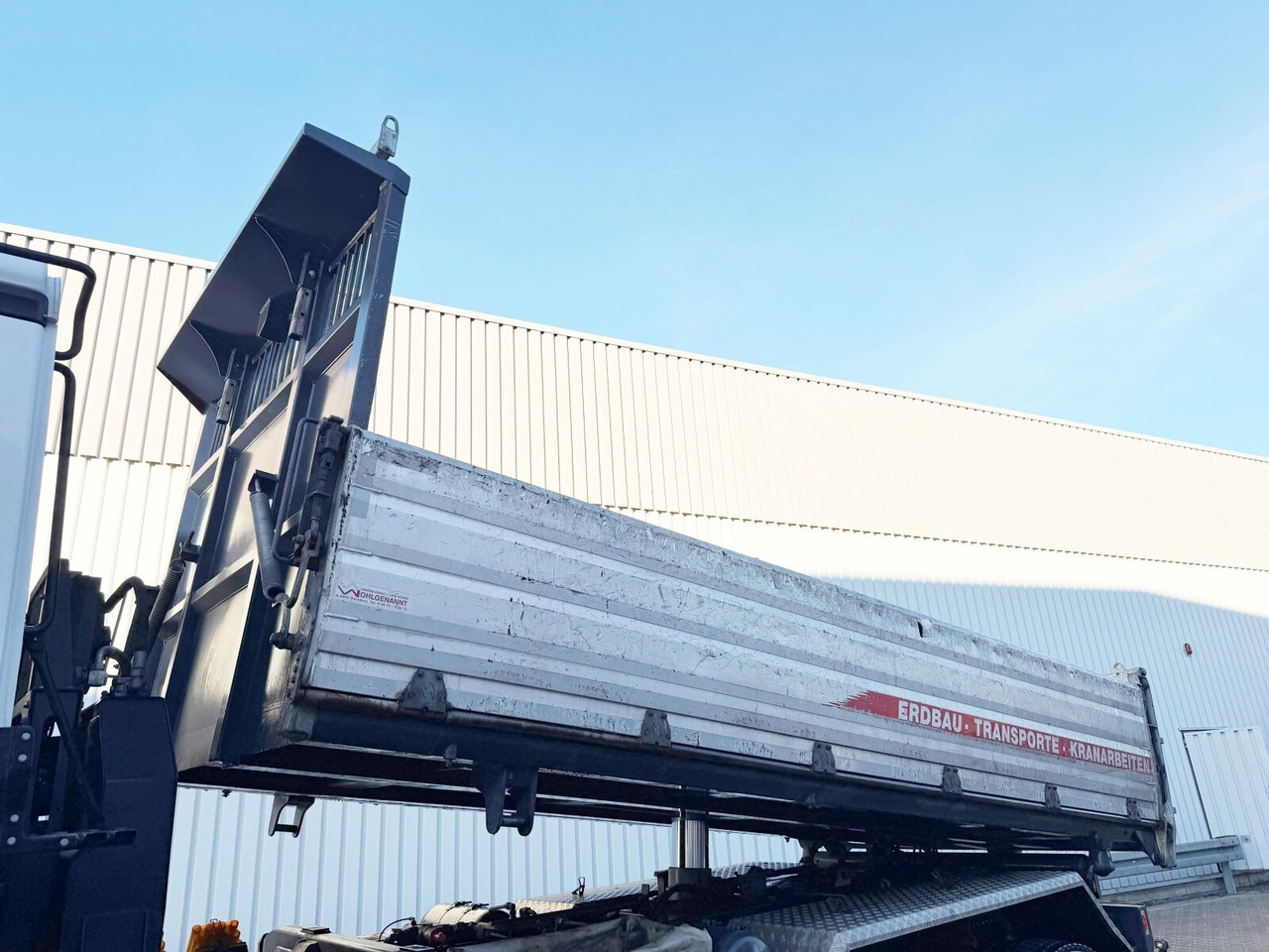 Mercedes-Benz Arocs 3351 AK 6x6 Arocs 3351 AK 6x6, Retarder, Grounder, Motorabtrieb, pneum. Heckklappenöffnung - Самоскид вантажівка: фото 2 Mercedes-Benz Arocs 3351 AK 6x6 Arocs 3351 AK 6x6, Retarder, Grounder, Motorabtrieb, pneum. Heckklappenöffnung - Самоскид вантажівка: фото 2