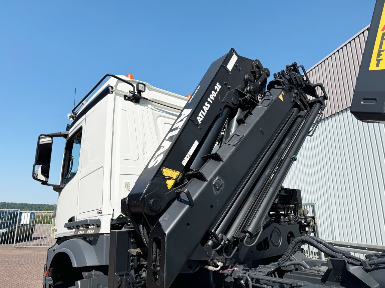 Mercedes-Benz Arocs 3351 AK 6x6 Arocs 3351 AK 6x6, Retarder, Navi, Grounder, Kran Atlas AK 190.2E, Funk - Гаковий мультиліфт вантажівка, Вантажівка з маніпулятором: фото 4 Mercedes-Benz Arocs 3351 AK 6x6 Arocs 3351 AK 6x6, Retarder, Navi, Grounder, Kran Atlas AK 190.2E, Funk - Гаковий мультиліфт вантажівка, Вантажівка з маніпулятором: фото 4