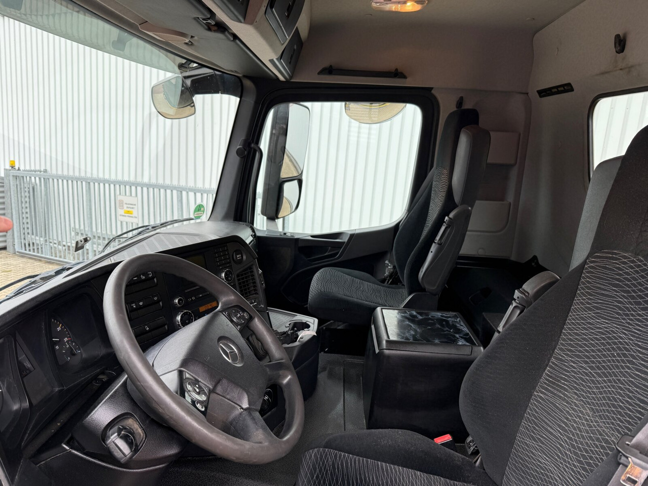 Mercedes-Benz Arocs 3363 K 6x4 Arocs 3363 K 6x4, Grounder, Turbo-Retarder-Kupplung - Гаковий мультиліфт вантажівка: фото 5 Mercedes-Benz Arocs 3363 K 6x4 Arocs 3363 K 6x4, Grounder, Turbo-Retarder-Kupplung - Гаковий мультиліфт вантажівка: фото 5