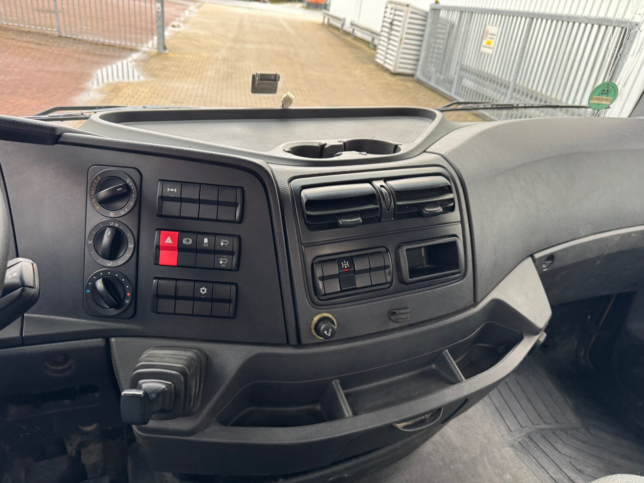 Mercedes-Benz Atego 1221 K 4x2 Atego 1221 K 4x2, 2x AHK - Самоскид вантажівка: фото 4 Mercedes-Benz Atego 1221 K 4x2 Atego 1221 K 4x2, 2x AHK - Самоскид вантажівка: фото 4