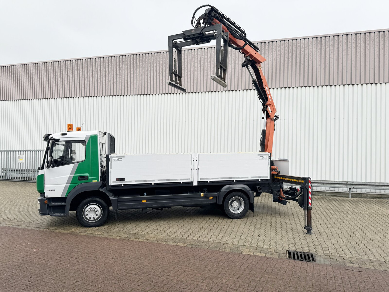 Mercedes-Benz Atego 1223 L 4x2 Atego 1223 L 4x2 mit Heckkran Atlas 88.3-A2L, Funk - Вантажівка з маніпулятором, Бортова вантажівка/ Платформа: фото 2 Mercedes-Benz Atego 1223 L 4x2 Atego 1223 L 4x2 mit Heckkran Atlas 88.3-A2L, Funk - Вантажівка з маніпулятором, Бортова вантажівка/ Платформа: фото 2