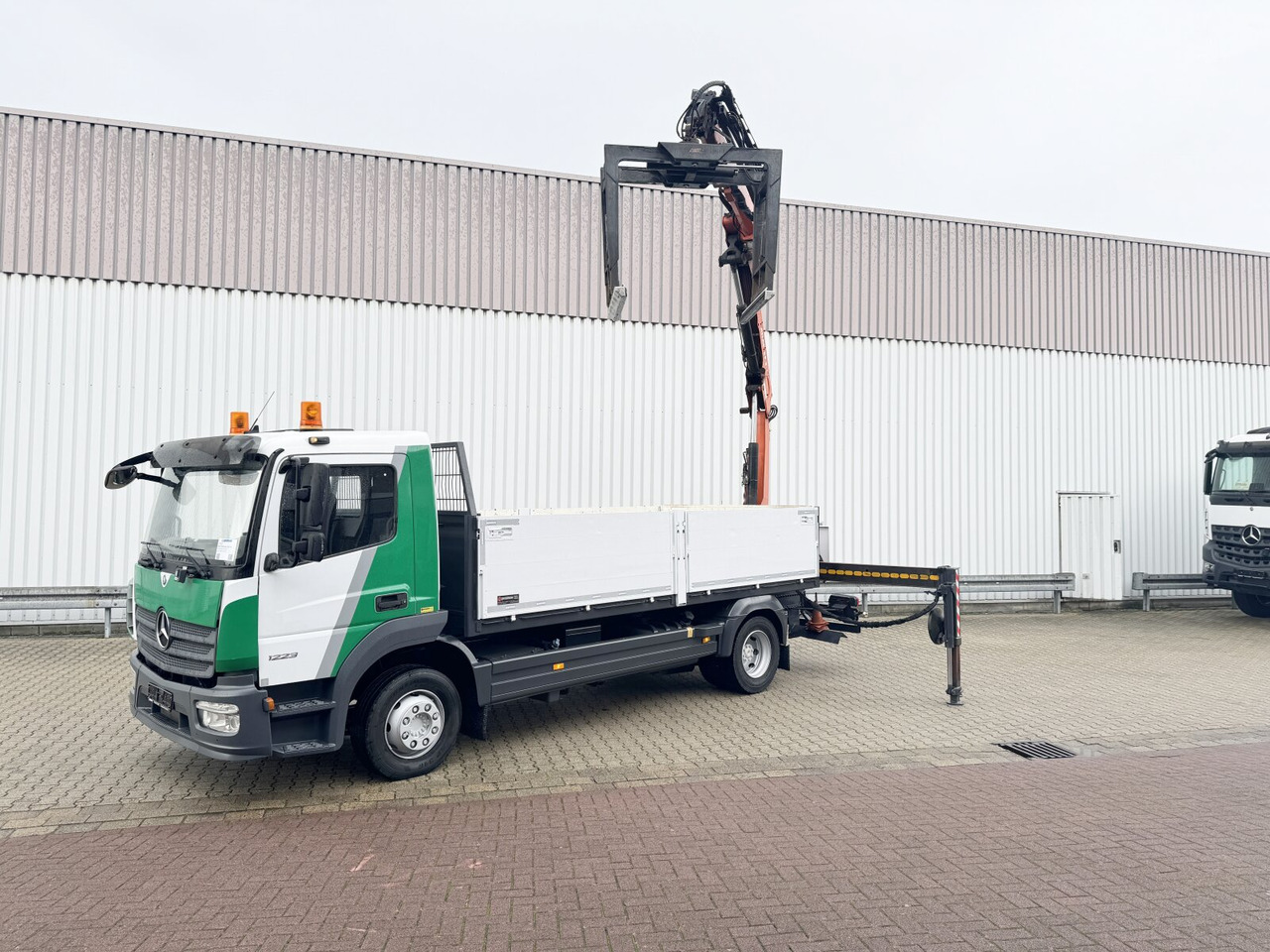 Mercedes-Benz Atego 1223 L 4x2 Atego 1223 L 4x2 mit Heckkran Atlas 88.3-A2L, Funk - Вантажівка з маніпулятором, Бортова вантажівка/ Платформа: фото 1 Mercedes-Benz Atego 1223 L 4x2 Atego 1223 L 4x2 mit Heckkran Atlas 88.3-A2L, Funk - Вантажівка з маніпулятором, Бортова вантажівка/ Платформа: фото 1
