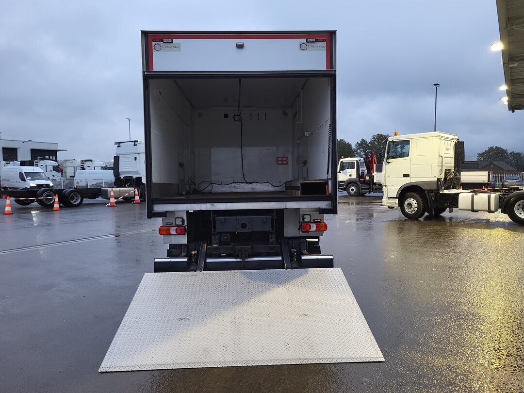 Вантажівка з закритим кузовом Mercedes-Benz Atego 1330 4x4 Atego 1330 4x4, Iso-Koffer mit Heizung und LBW: фото 13