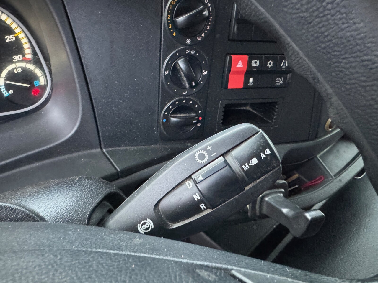 Mercedes-Benz Atego 1530 L 4x2 Atego 1530 L 4x2 mit LBW Dhollandia - Бортова вантажівка/ Платформа: фото 5 Mercedes-Benz Atego 1530 L 4x2 Atego 1530 L 4x2 mit LBW Dhollandia - Бортова вантажівка/ Платформа: фото 5