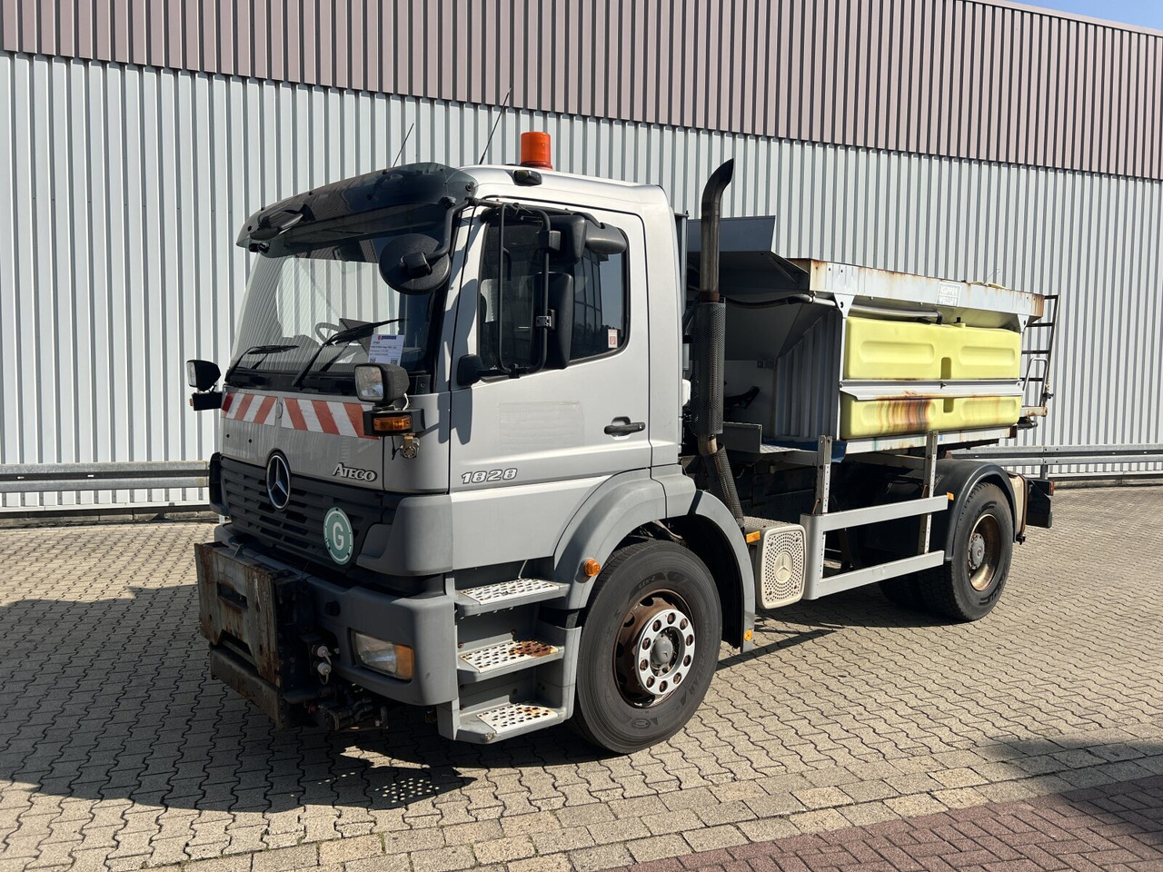 Mercedes-Benz Atego 1828 L 4x2 Atego 1828 L 4x2, Rechtslenker, Winterdienstaustattung - Вантажівка шасі: фото 1 Mercedes-Benz Atego 1828 L 4x2 Atego 1828 L 4x2, Rechtslenker, Winterdienstaustattung - Вантажівка шасі: фото 1