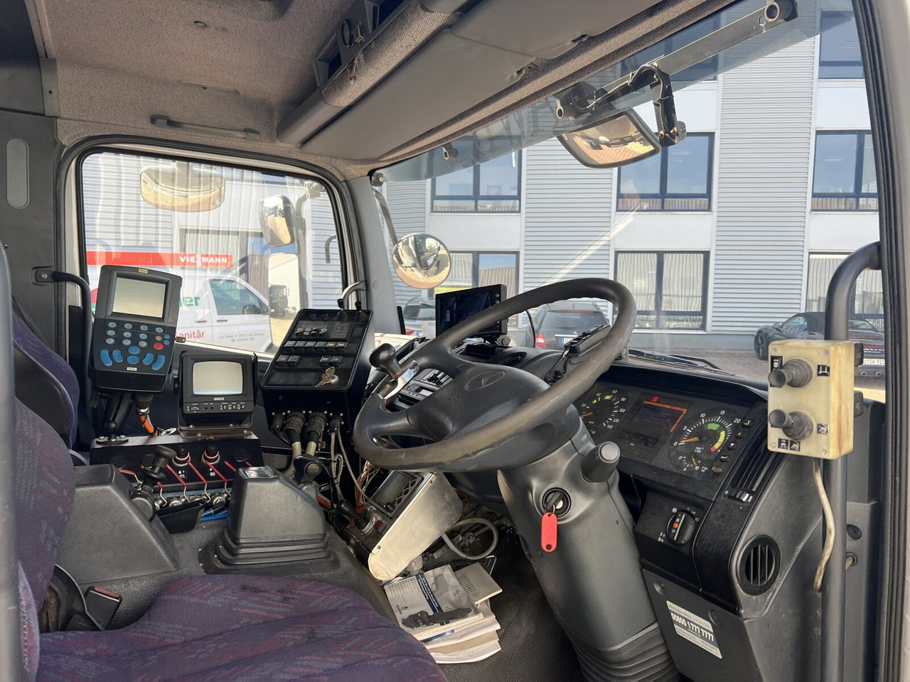 Mercedes-Benz Atego 1828 L 4x2 Atego 1828 L 4x2, Rechtslenker, Winterdienstaustattung - Вантажівка шасі: фото 4 Mercedes-Benz Atego 1828 L 4x2 Atego 1828 L 4x2, Rechtslenker, Winterdienstaustattung - Вантажівка шасі: фото 4