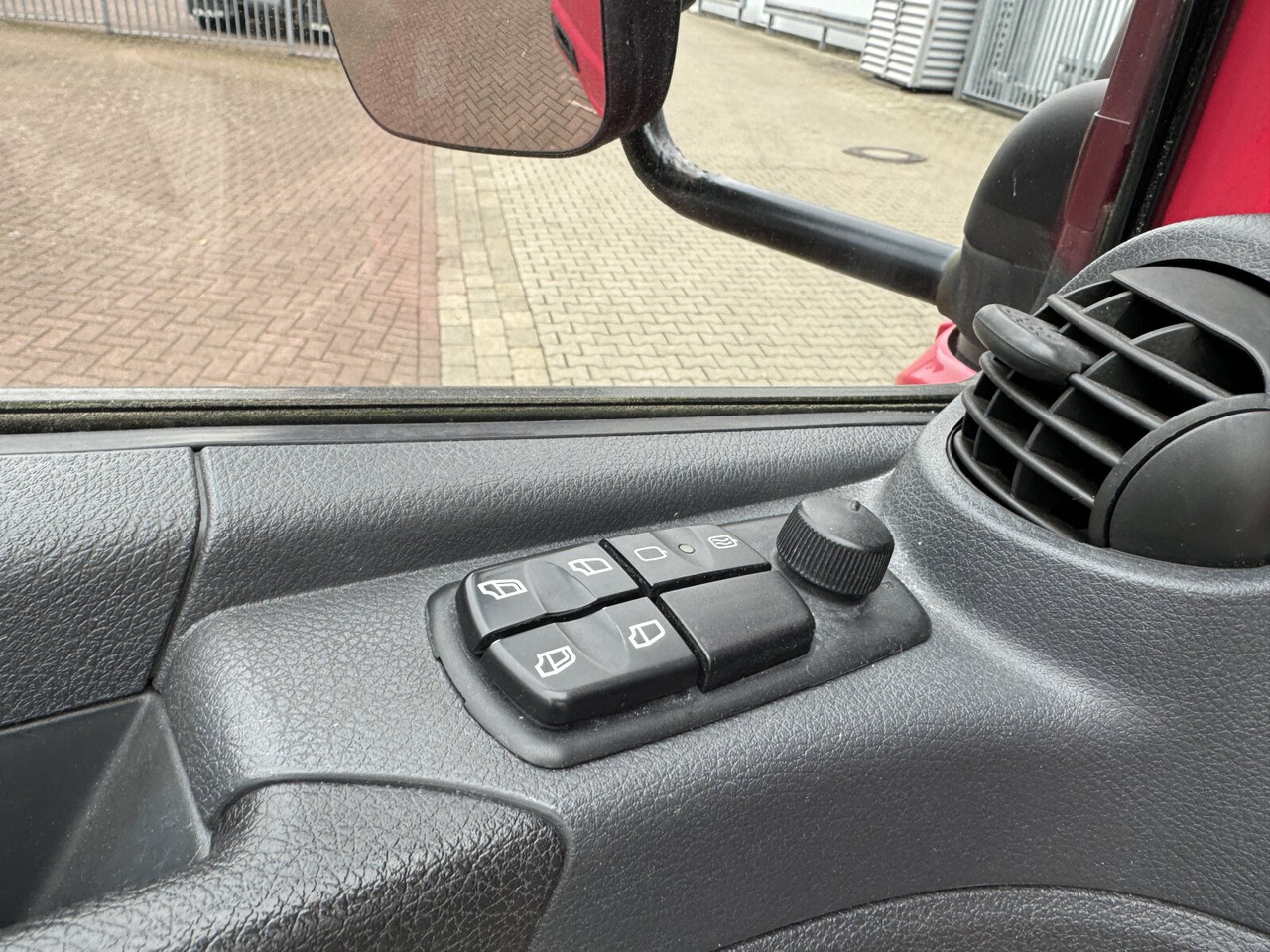 Вантажівка з закритим кузовом Mercedes-Benz Atego 816 4x2 Atego 816 4x2 mit LBW BÄR: фото 4