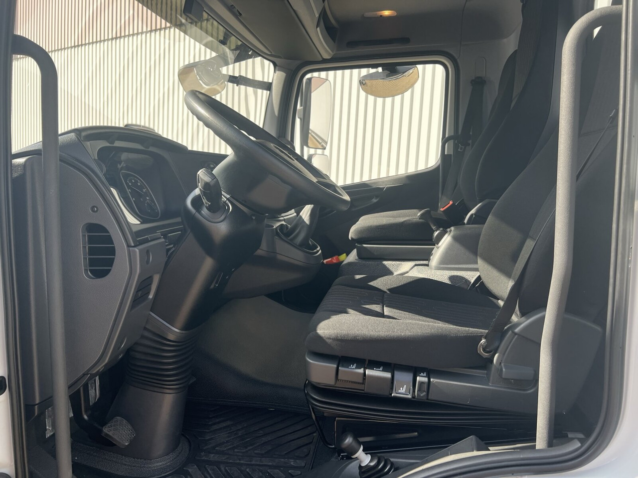 Mercedes-Benz Atego 818 K 4x2 Atego 818 K 4x2, 2x AHK, 5x VORHANDEN! - Вантажівка шасі: фото 5 Mercedes-Benz Atego 818 K 4x2 Atego 818 K 4x2, 2x AHK, 5x VORHANDEN! - Вантажівка шасі: фото 5