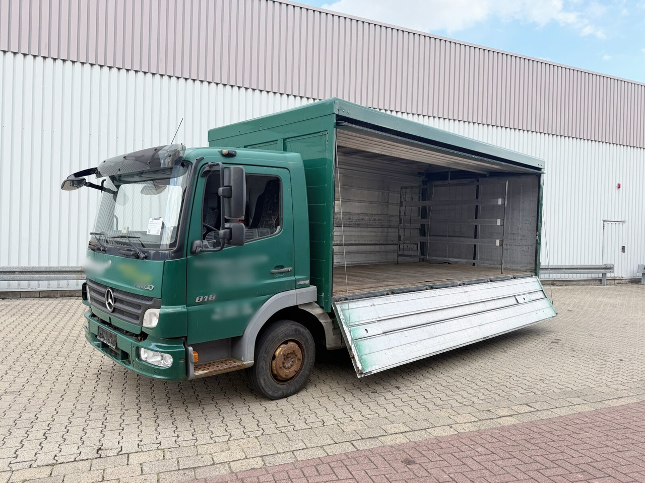 Mercedes-Benz Atego 818 L 4x2 Atego 818 L 4x2, Getränkekoffer, 2x AHK - Вантажівка з закритим кузовом: фото 1 Mercedes-Benz Atego 818 L 4x2 Atego 818 L 4x2, Getränkekoffer, 2x AHK - Вантажівка з закритим кузовом: фото 1