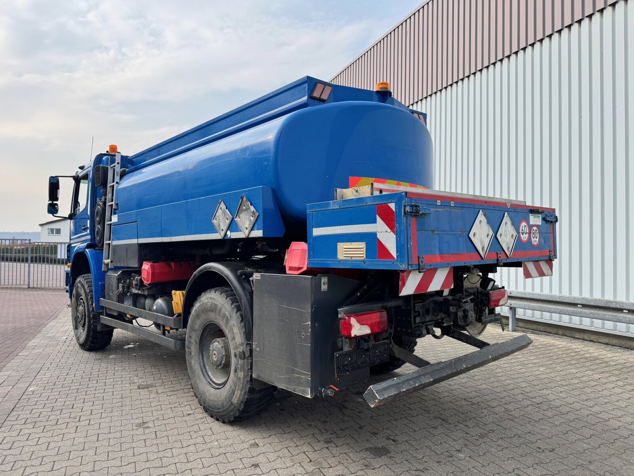Mercedes-Benz Axor 1829 A 4x4 Axor 1829 A 4x4, Willig Tank ca. 8500l, 2 Kammern - Вантажівка цистерна: фото 2 Mercedes-Benz Axor 1829 A 4x4 Axor 1829 A 4x4, Willig Tank ca. 8500l, 2 Kammern - Вантажівка цистерна: фото 2
