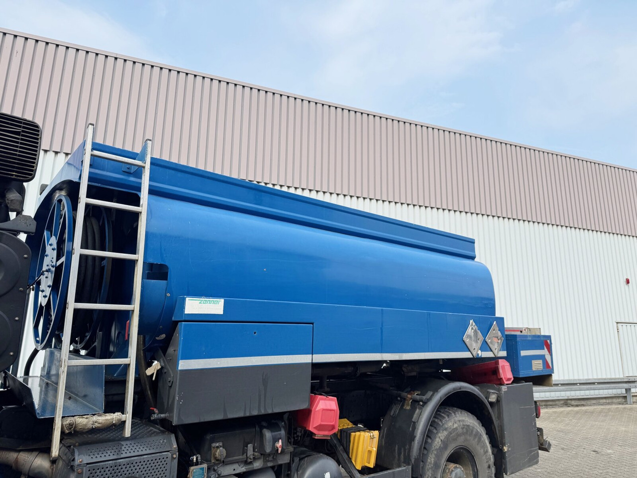 Mercedes-Benz Axor 1829 A 4x4 Axor 1829 A 4x4, Willig Tank ca. 8500l, 2 Kammern - Вантажівка цистерна: фото 4 Mercedes-Benz Axor 1829 A 4x4 Axor 1829 A 4x4, Willig Tank ca. 8500l, 2 Kammern - Вантажівка цистерна: фото 4