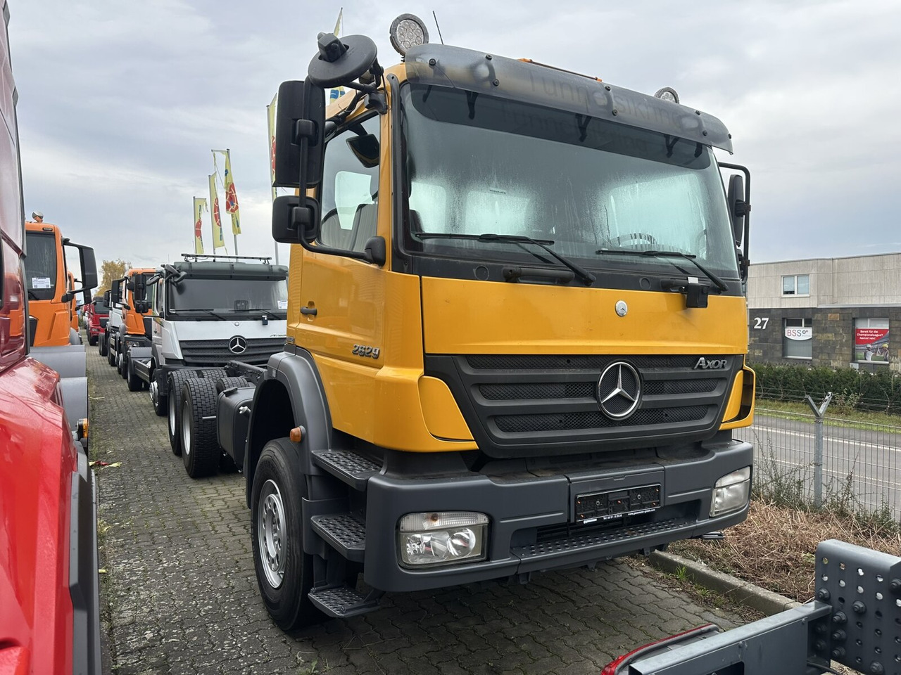 Mercedes-Benz Axor 2629 K 6x4 Axor 2629 K 6x4, PTO, Steel, Manual, 6-Zylinder - Вантажівка шасі: фото 1 Mercedes-Benz Axor 2629 K 6x4 Axor 2629 K 6x4, PTO, Steel, Manual, 6-Zylinder - Вантажівка шасі: фото 1