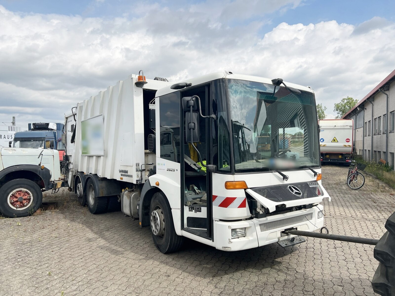 Mercedes-Benz Econic 2629 L/NLA 6x2/4, Ersatzteilspender! Econic 2629 L/NLA 6x2/4, EEV, Lenkachse, FAUN Variopress 522, Zöller-Schüttung, Ersatzteilspender! - Сміттєвози: фото 1 Mercedes-Benz Econic 2629 L/NLA 6x2/4, Ersatzteilspender! Econic 2629 L/NLA 6x2/4, EEV, Lenkachse, FAUN Variopress 522, Zöller-Schüttung, Ersatzteilspender! - Сміттєвози: фото 1