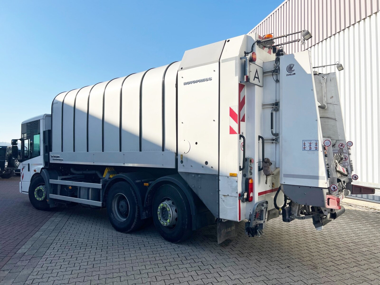 Mercedes-Benz Econic 2635 LL 6x2/4 NLA Econic 2635 LL 6x2/4 NLA, Lenkachse, FAUN Rotopress 521L, Zöller-Schüttung - Вантажівка шасі: фото 2 Mercedes-Benz Econic 2635 LL 6x2/4 NLA Econic 2635 LL 6x2/4 NLA, Lenkachse, FAUN Rotopress 521L, Zöller-Schüttung - Вантажівка шасі: фото 2