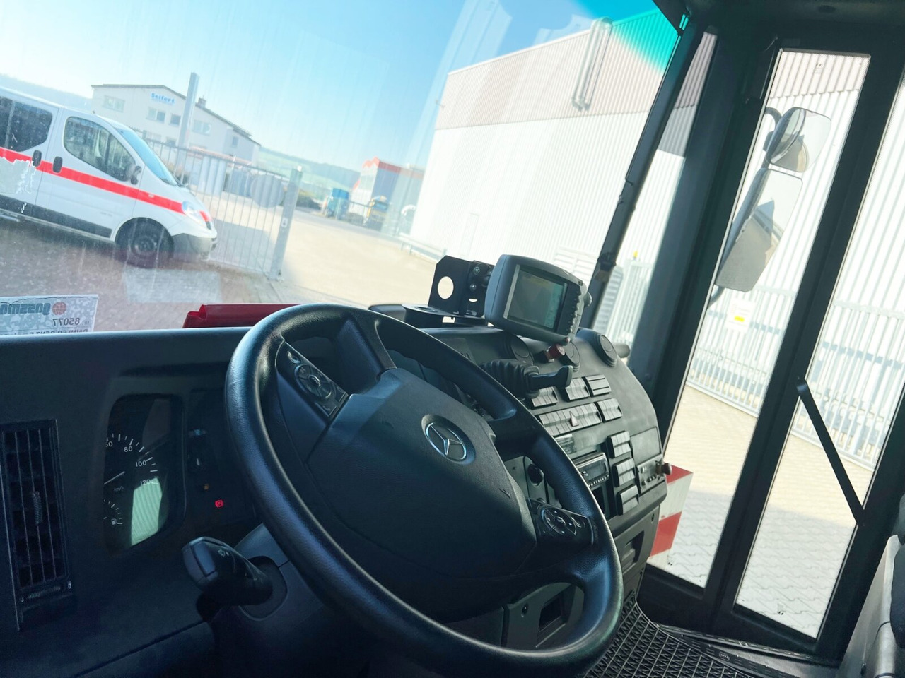 Mercedes-Benz Econic 2635 LL 6x2/4 NLA Econic 2635 LL 6x2/4 NLA, Lenkachse, FAUN Rotopress 521L, Zöller-Schüttung - Вантажівка шасі: фото 5 Mercedes-Benz Econic 2635 LL 6x2/4 NLA Econic 2635 LL 6x2/4 NLA, Lenkachse, FAUN Rotopress 521L, Zöller-Schüttung - Вантажівка шасі: фото 5
