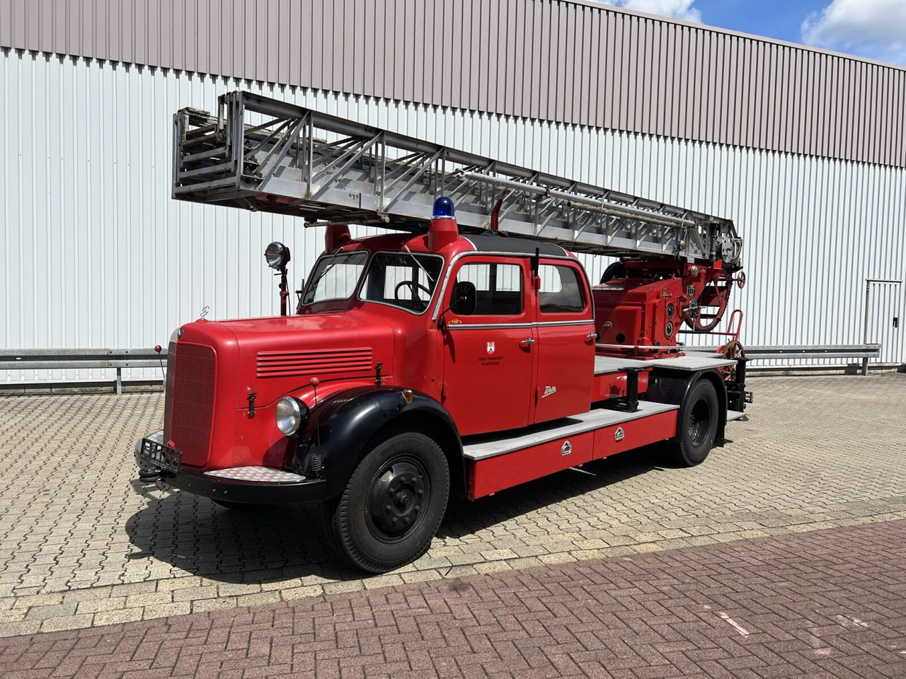 Mercedes-Benz LF 311 3250/3500 - Oldtimer Feuerwehrfahrzeug LF 311 3250/3500 - Oldtimer Feuerwehrfahrzeug - Пожежна машина: фото 1 Mercedes-Benz LF 311 3250/3500 - Oldtimer Feuerwehrfahrzeug LF 311 3250/3500 - Oldtimer Feuerwehrfahrzeug - Пожежна машина: фото 1