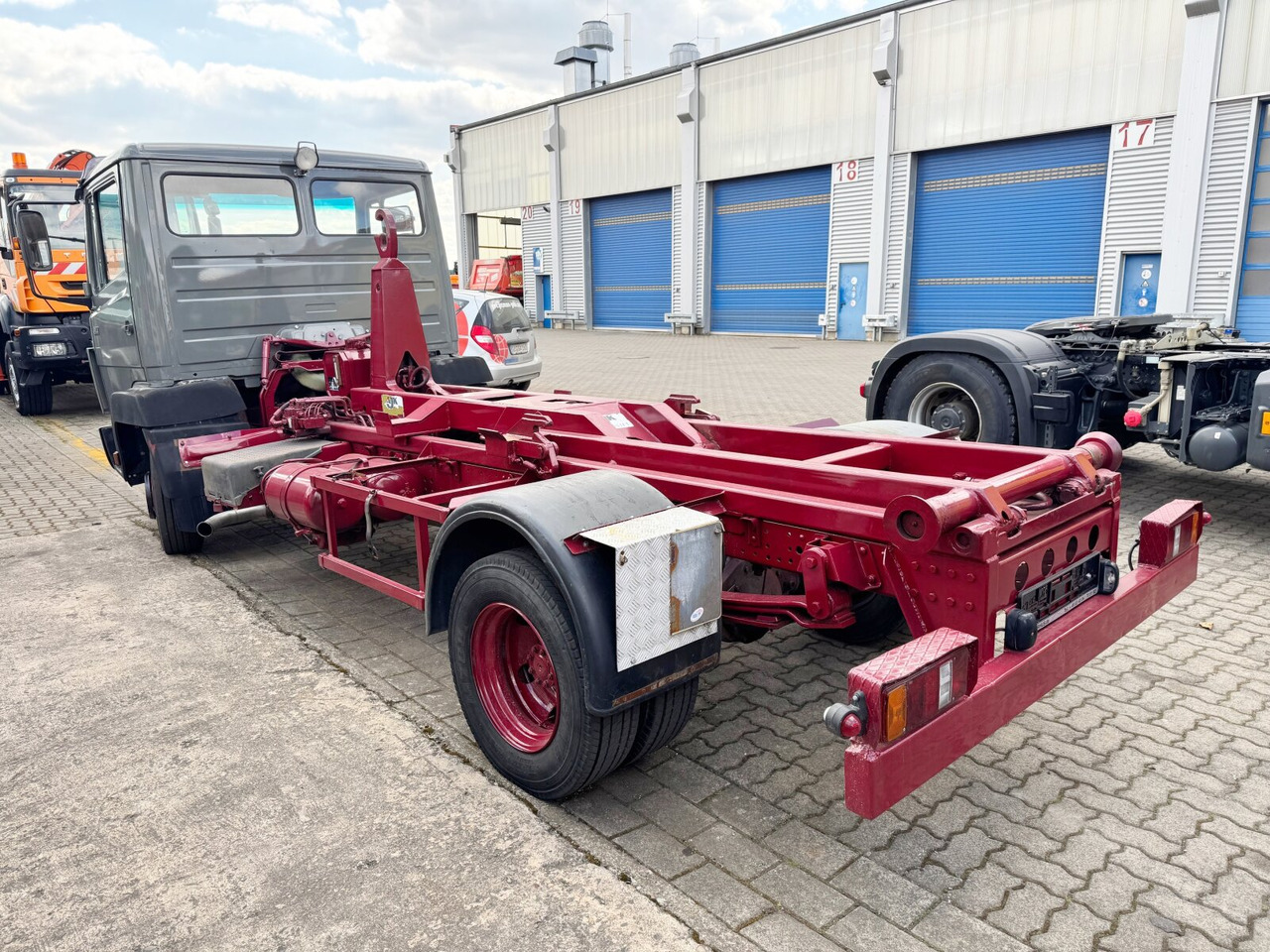 Mercedes-Benz LK 814 4x2 LK 814 4x2, 6-Zylinder, City-Abroller - Гаковий мультиліфт вантажівка: фото 5 Mercedes-Benz LK 814 4x2 LK 814 4x2, 6-Zylinder, City-Abroller - Гаковий мультиліфт вантажівка: фото 5