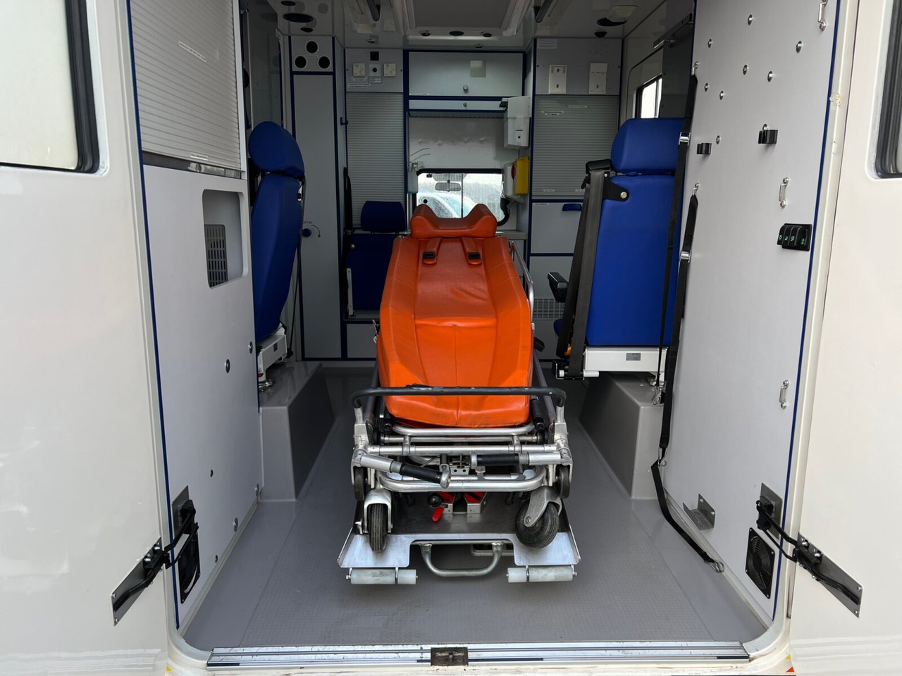 Карета швидкої допомоги Mercedes-Benz Sprinter 313 CDI 4x2 Sprinter 313 CDI 4x2, Rettungswagen: фото 14