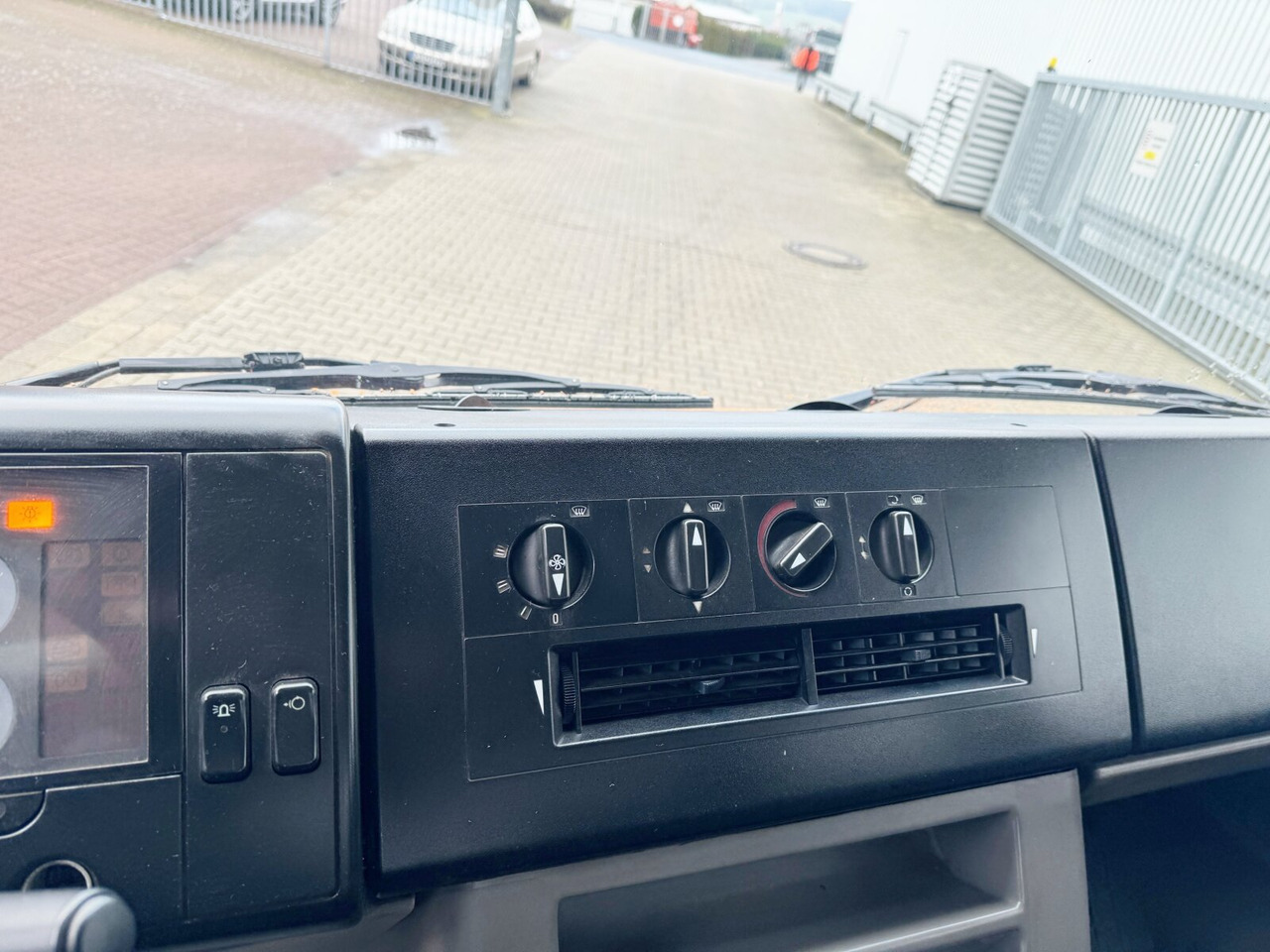 Малотоннажний самоскид, Вантажопасажирський фургон Mercedes-Benz Vario 816 D 4x2 Doka Vario 816 D 4x2 Doka, 2x AHK, Meiller Kipper, Ex-Stadtverwaltung: фото 5