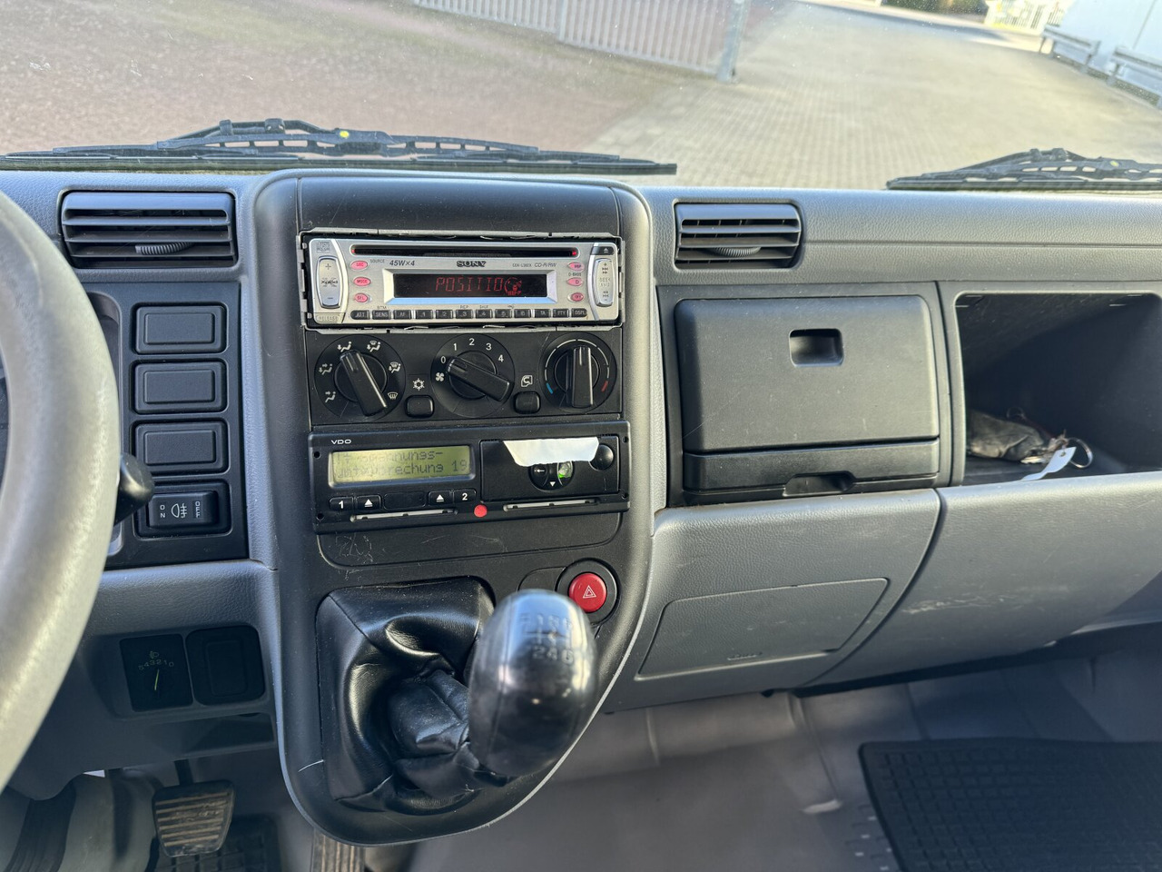 Mitsubishi Canter Fuso 6C15D 4x2 Doka Canter Fuso 6C15D 4x2 Doka, City-Abroller - Гаковий мультиліфт вантажівка: фото 3 Mitsubishi Canter Fuso 6C15D 4x2 Doka Canter Fuso 6C15D 4x2 Doka, City-Abroller - Гаковий мультиліфт вантажівка: фото 3