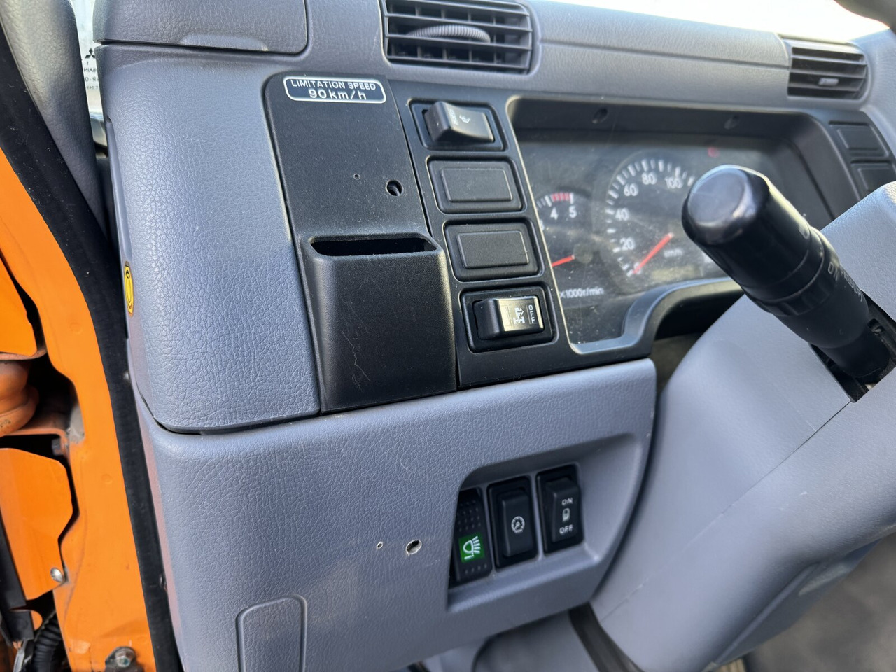 Mitsubishi Canter Fuso 6C15D 4x2 Doka Canter Fuso 6C15D 4x2 Doka, City-Abroller - Гаковий мультиліфт вантажівка: фото 5 Mitsubishi Canter Fuso 6C15D 4x2 Doka Canter Fuso 6C15D 4x2 Doka, City-Abroller - Гаковий мультиліфт вантажівка: фото 5