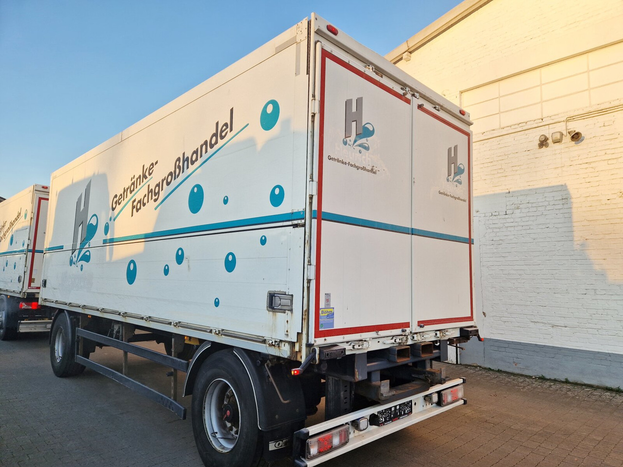 Orten PRASQ 18 Getränkeanhänger PRASQ 18 Getränkeanhänger, Stapleraufnahme, 12x VORHANDEN! - Закритий кузов причіп: фото 3 Orten PRASQ 18 Getränkeanhänger PRASQ 18 Getränkeanhänger, Stapleraufnahme, 12x VORHANDEN! - Закритий кузов причіп: фото 3